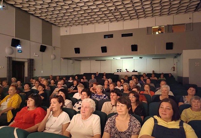 В Кинешемском ГДК прошел благотворительный концерт «Курск, мы с тобой!» фото 3