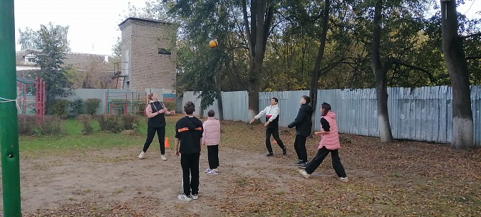 В Кинешемском детском доме прошли соревнования по теннису и пионерболу фото 3