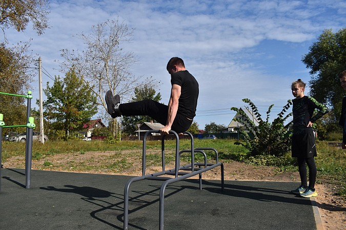На ул.Гагарина завершено строительство площадки для занятий воркаутом фото 16
