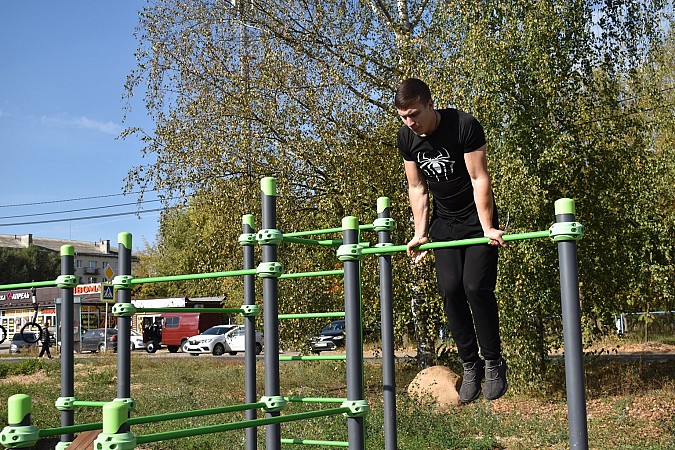 На ул.Гагарина завершено строительство площадки для занятий воркаутом фото 12