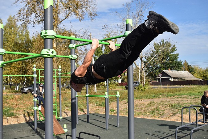 На ул.Гагарина завершено строительство площадки для занятий воркаутом фото 10