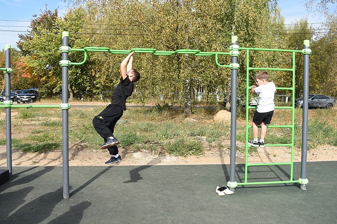 На ул.Гагарина завершено строительство площадки для занятий воркаутом фото 11