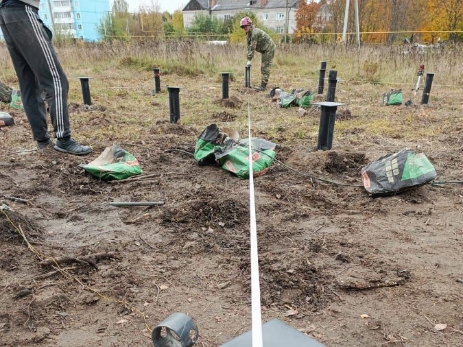 В Октябрьском привели в порядок подъездные пути к новому ФАПу фото 3