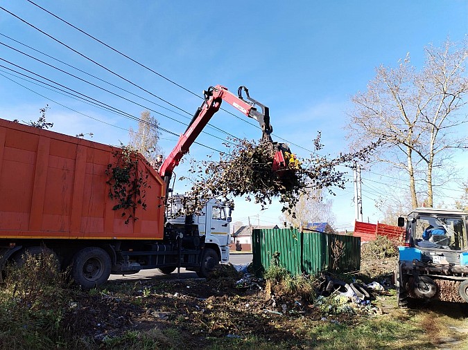 В Кинешме к уборке контейнерных площадок привлечена дополнительная спецтехника фото 7