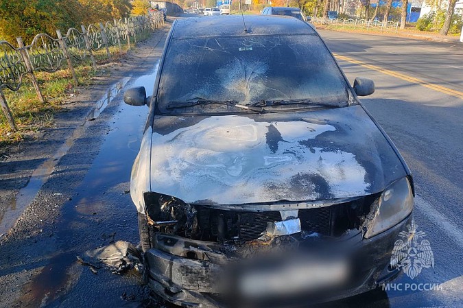 В Кинешме на улице Вичугской на ходу загорелся «Рено Логан» фото 3