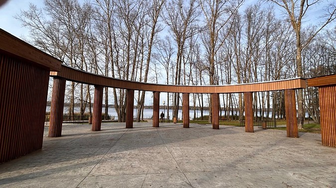 В Комсомольском парке в Наволоках над входом надстроили арку фото 4