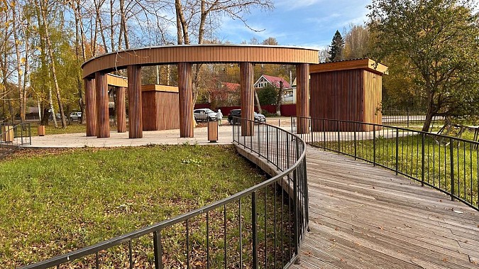 В Комсомольском парке в Наволоках над входом надстроили арку фото 3