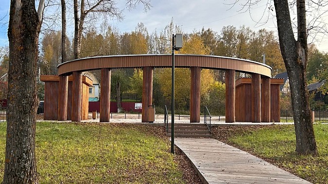 В Комсомольском парке в Наволоках над входом надстроили арку фото 2