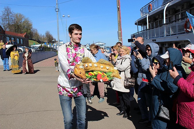 С начала турсезона Кинешма приняла 200 круизных теплоходов фото 5