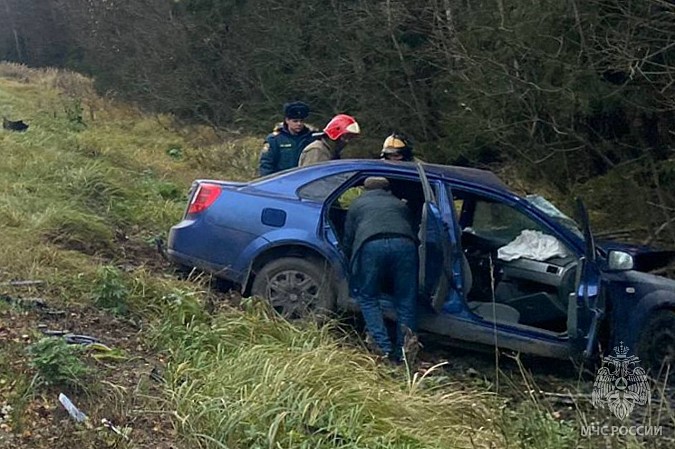 Двое водителей погибли в лобовом столкновении  Chevrolet и Hyundai в Родниковском районе фото 3