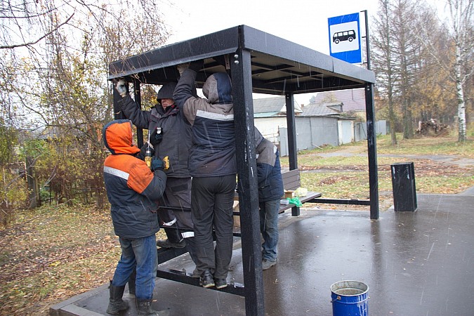 В Кинешме заменят 33 стекла, разбитых вандалами на новых остановочных павильонах фото 3