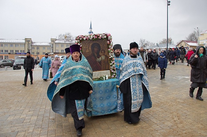 В Кинешме прошел крестный ход в честь праздника иконы Божией матери «Казанская» фото 5