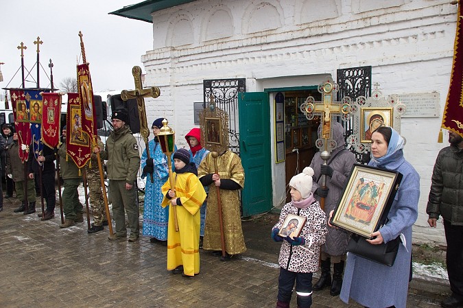 В Кинешме прошел крестный ход в честь праздника иконы Божией матери «Казанская» фото 9