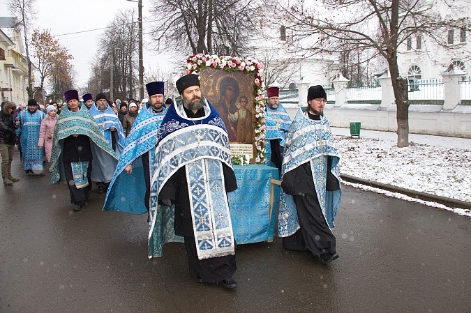 В Кинешме прошел крестный ход в честь праздника иконы Божией матери «Казанская» фото 4
