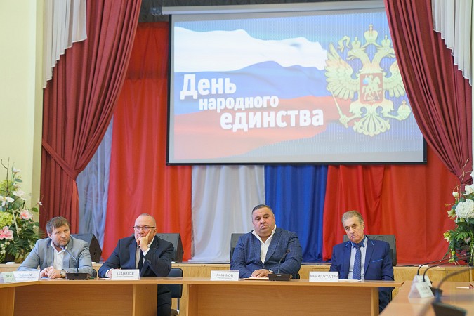 Станислав Воскресенский встретился с представителями диаспор фото 3