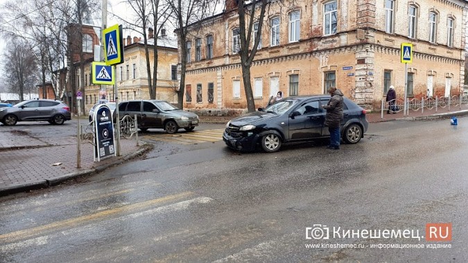 На перекрестке ул.Фрунзе и Комсомольской столкнулись «Калина» и «Шевроле Лачетти» фото 2