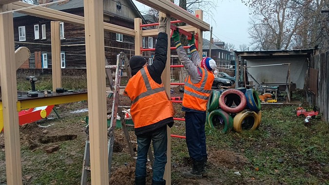 В микрорайоне «Рубленый» установили детскую площадку фото 4