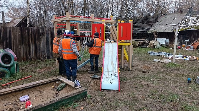 В микрорайоне «Рубленый» установили детскую площадку фото 3