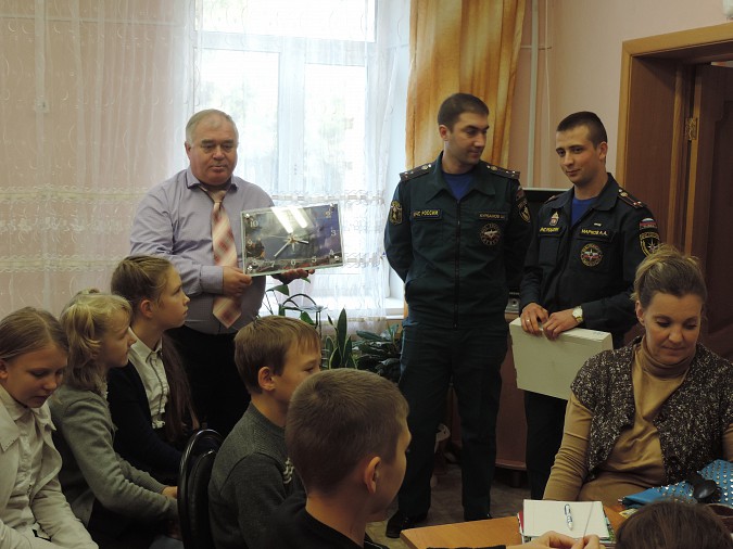 Воспитанники детского дома выразили уважение ветеранам-спасателям фото 2