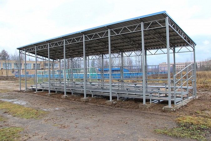 На стадионе спортивной школы «Арена» установили новые трибуны фото 2