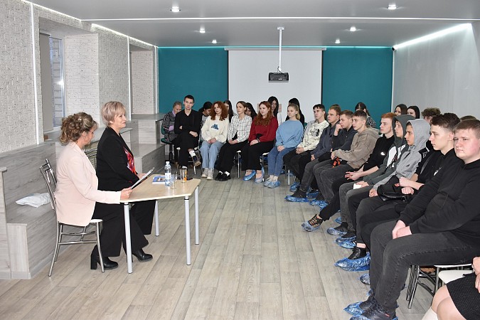 Кинешемская молодежь встретилась с уполномоченным по правам человека в Ивановской области фото 2