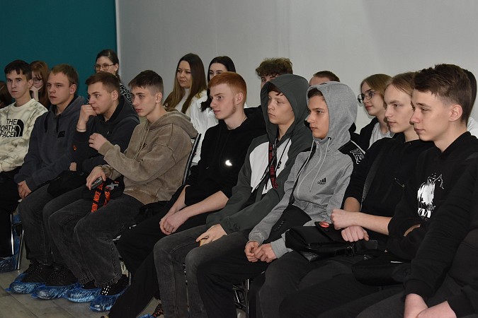 Кинешемская молодежь встретилась с уполномоченным по правам человека в Ивановской области фото 4