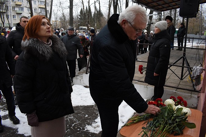 В Кинешме открыли мемориальную доску в честь героя СВО Сергея Кропотова фото 11