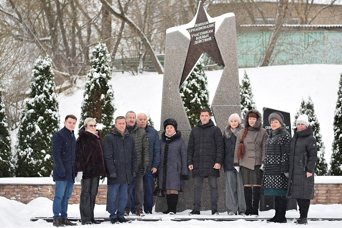 В День Героев Отечества в Кинешме возложили цветы к памятным знакам и обелискам фото 7