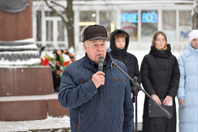 В День Героев Отечества в Кинешме возложили цветы к памятным знакам и обелискам фото 3