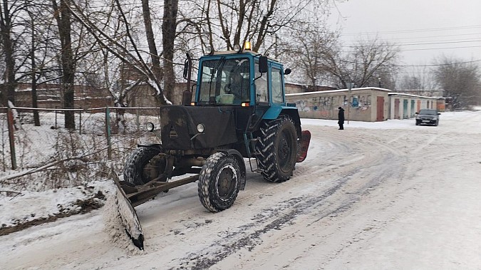 УГХ продолжает устранять последствия снегопада в микрорайонах города фото 5