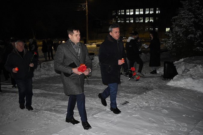 В Кинешме зажгли свечи в память о 45-й годовщине ввода советских войск в Афганистан фото 6