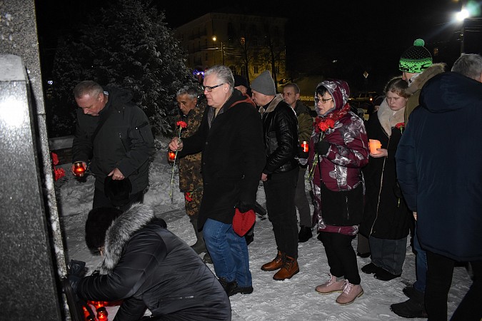 В Кинешме зажгли свечи в память о 45-й годовщине ввода советских войск в Афганистан фото 5