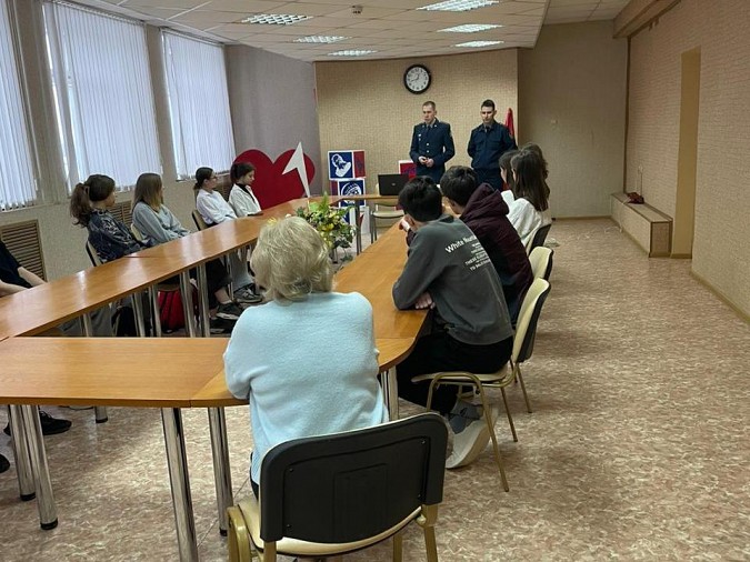 Личный состав колонии КП-12 посетил Дьячевскую среднюю школу фото 3