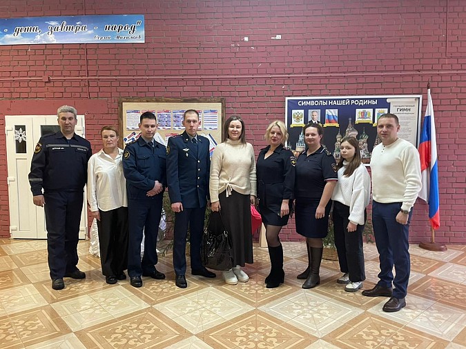 Личный состав колонии КП-12 посетил Дьячевскую среднюю школу фото 2