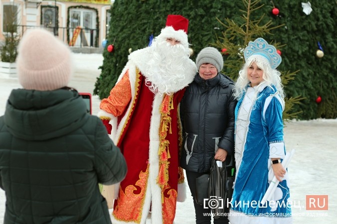 Дед Мороз и Снегурочка дарили жителям Кинешмы календари от Кинешемец.RU фото 18