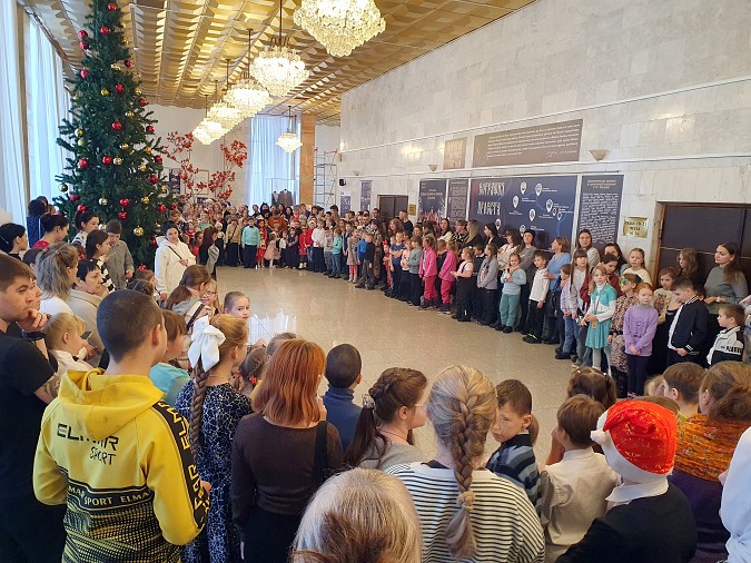 В Кинешемском театре состоялась благотворительная елка фото 10