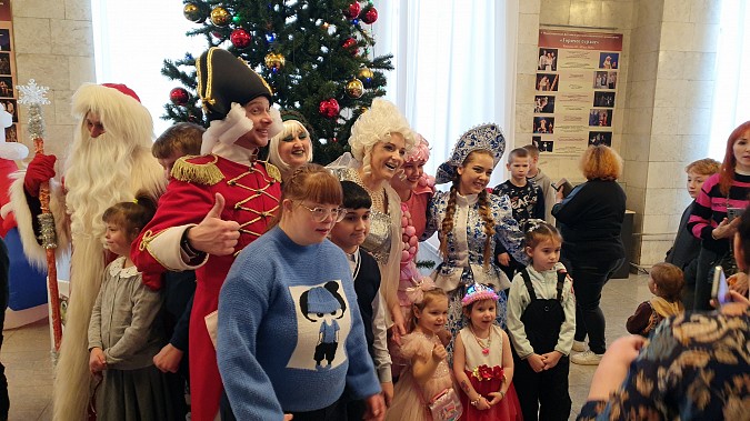 В Кинешемском театре состоялась благотворительная елка фото 21
