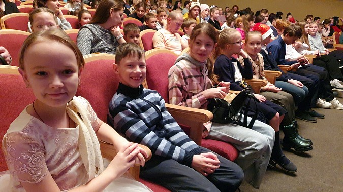 В Кинешемском театре состоялась благотворительная елка фото 23