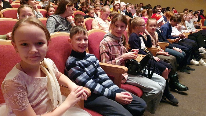 В Кинешемском театре состоялась благотворительная елка фото 22