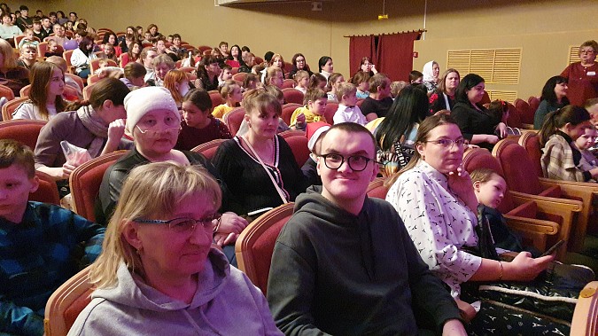 В Кинешемском театре состоялась благотворительная елка фото 25