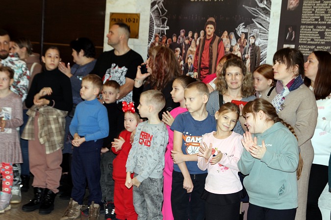 В Кинешемском театре состоялась благотворительная елка фото 3