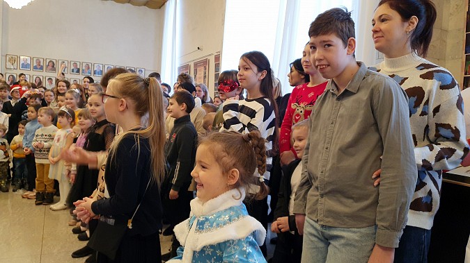 В Кинешемском театре состоялась благотворительная елка фото 12