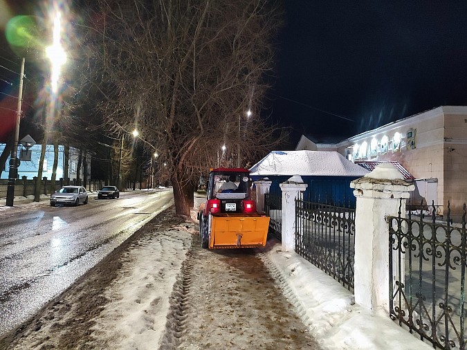 Коммунальщики Кинешмы борются с гололедом фото 2