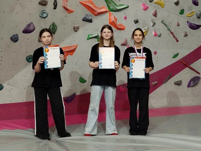 Ученики школы №18 приняли участие в первенстве области по скалолазанию фото 7