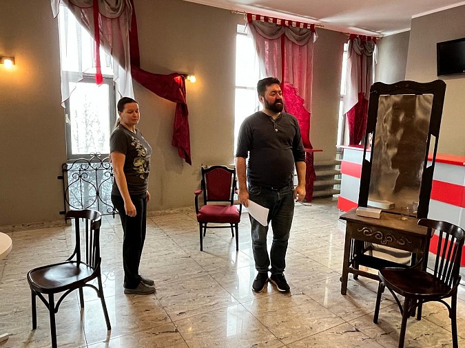 В Кинешемском театре идет работа на спектаклем по пьесе-шутке А.П.Чехова «Предложение» фото 5