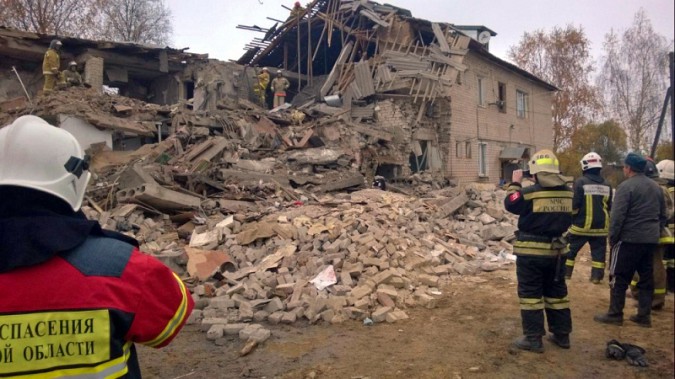 Из под завалов рухнувшего дома извлечено тело погибшей женщины фото 11