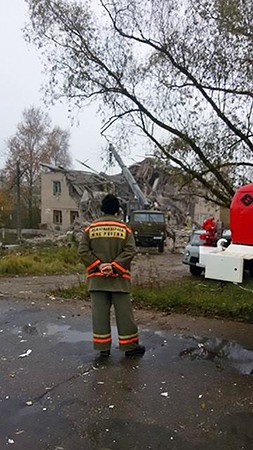 Из под завалов рухнувшего дома извлечено тело погибшей женщины фото 22