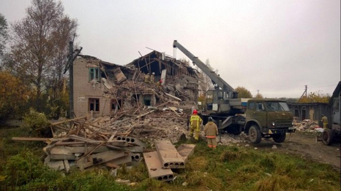 Из под завалов рухнувшего дома извлечено тело погибшей женщины фото 15