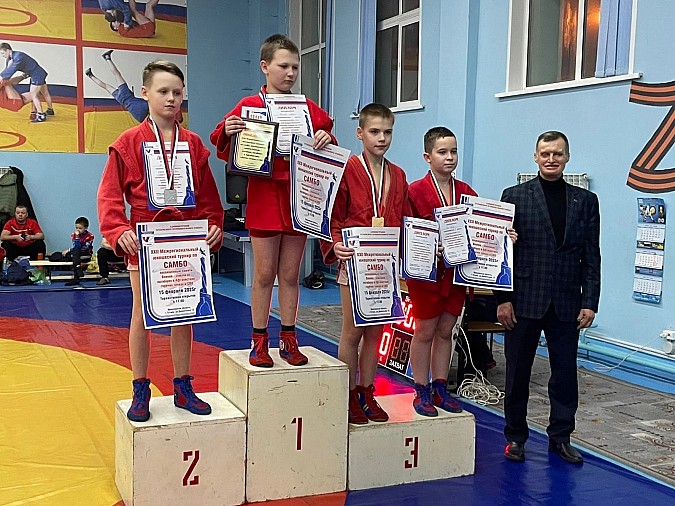 Кинешемцы завоевали медали на Межрегиональном турнире по самбо фото 2