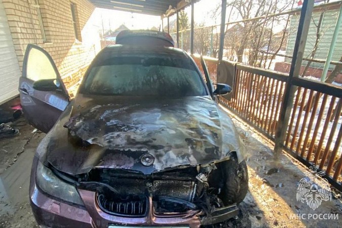 23 февраля в Кинешме на ул.Можайского сгорел «БМВ» фото 2